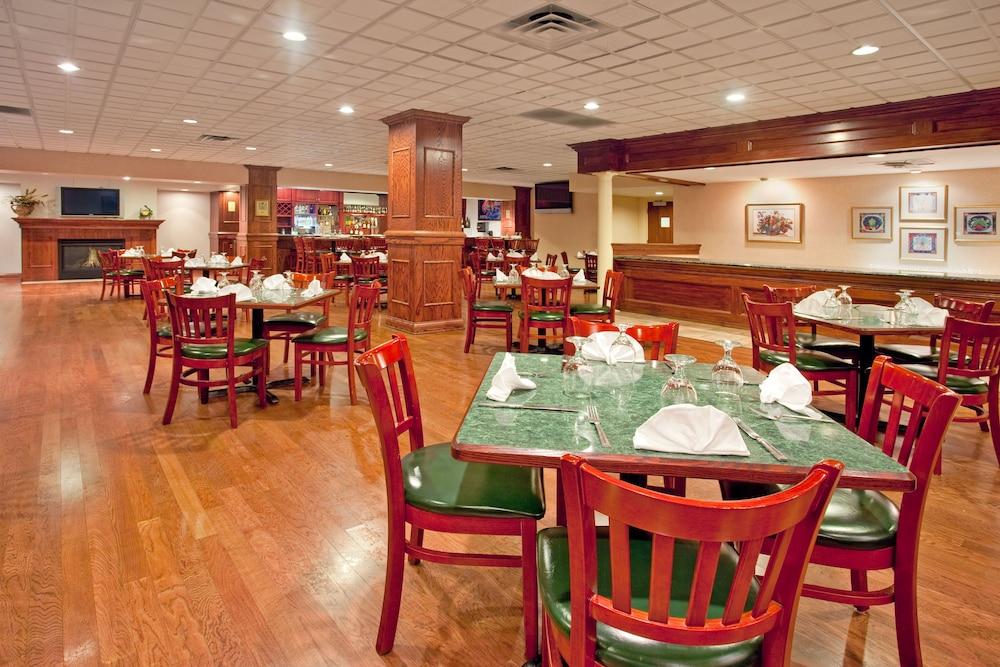 Clarion Hotel & Convention Center Joliet Extérieur photo