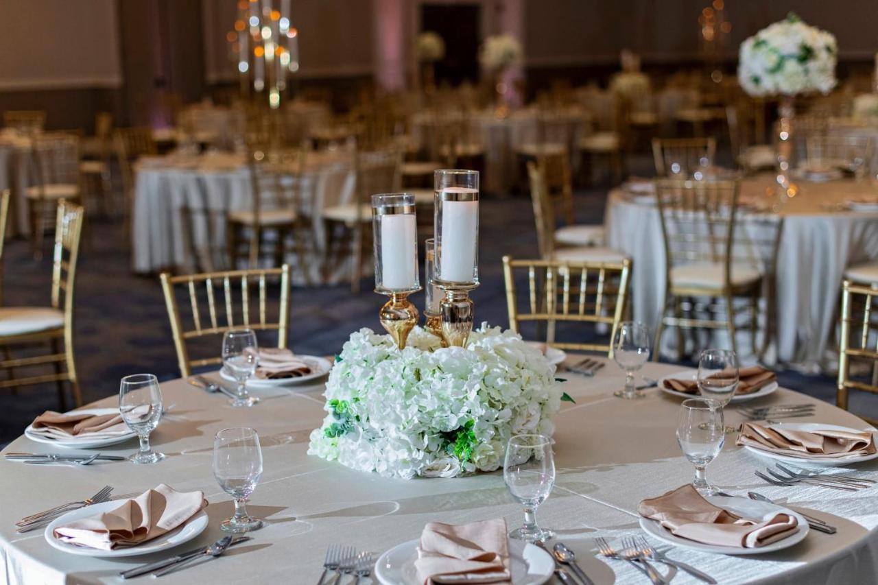 Clarion Hotel & Convention Center Joliet Extérieur photo