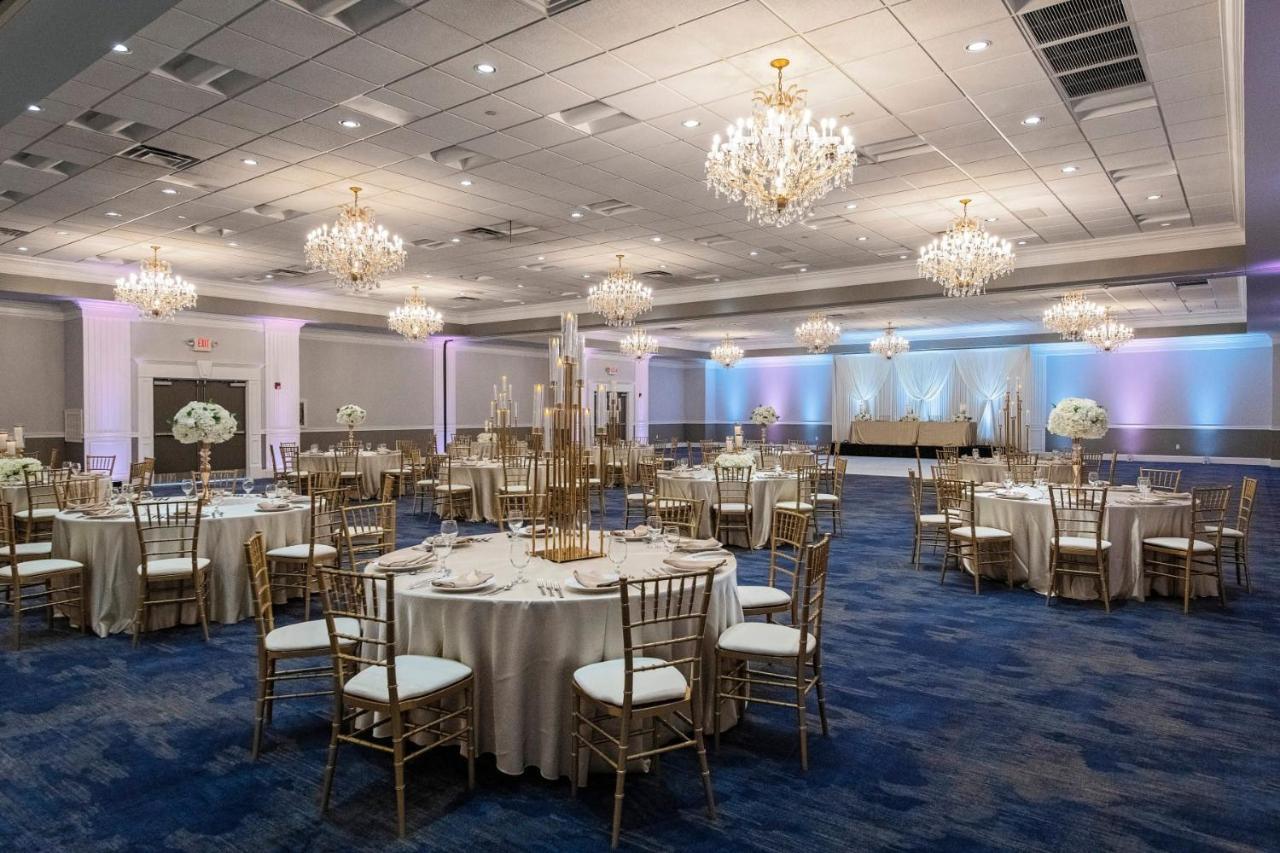 Clarion Hotel & Convention Center Joliet Extérieur photo