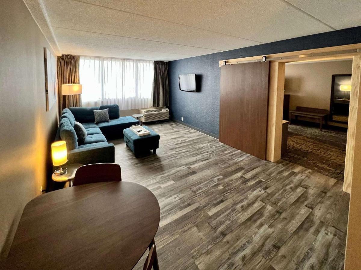 Clarion Hotel & Convention Center Joliet Extérieur photo