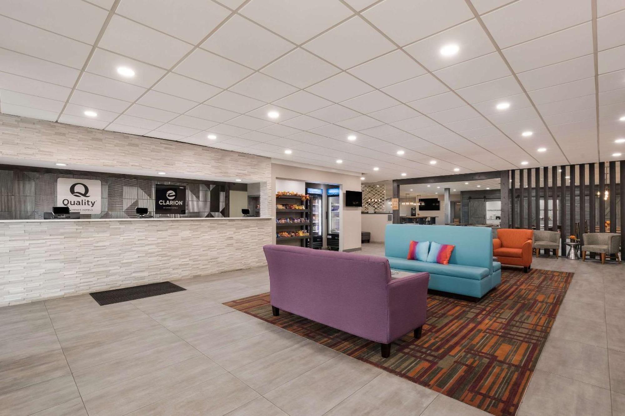 Clarion Hotel & Convention Center Joliet Extérieur photo