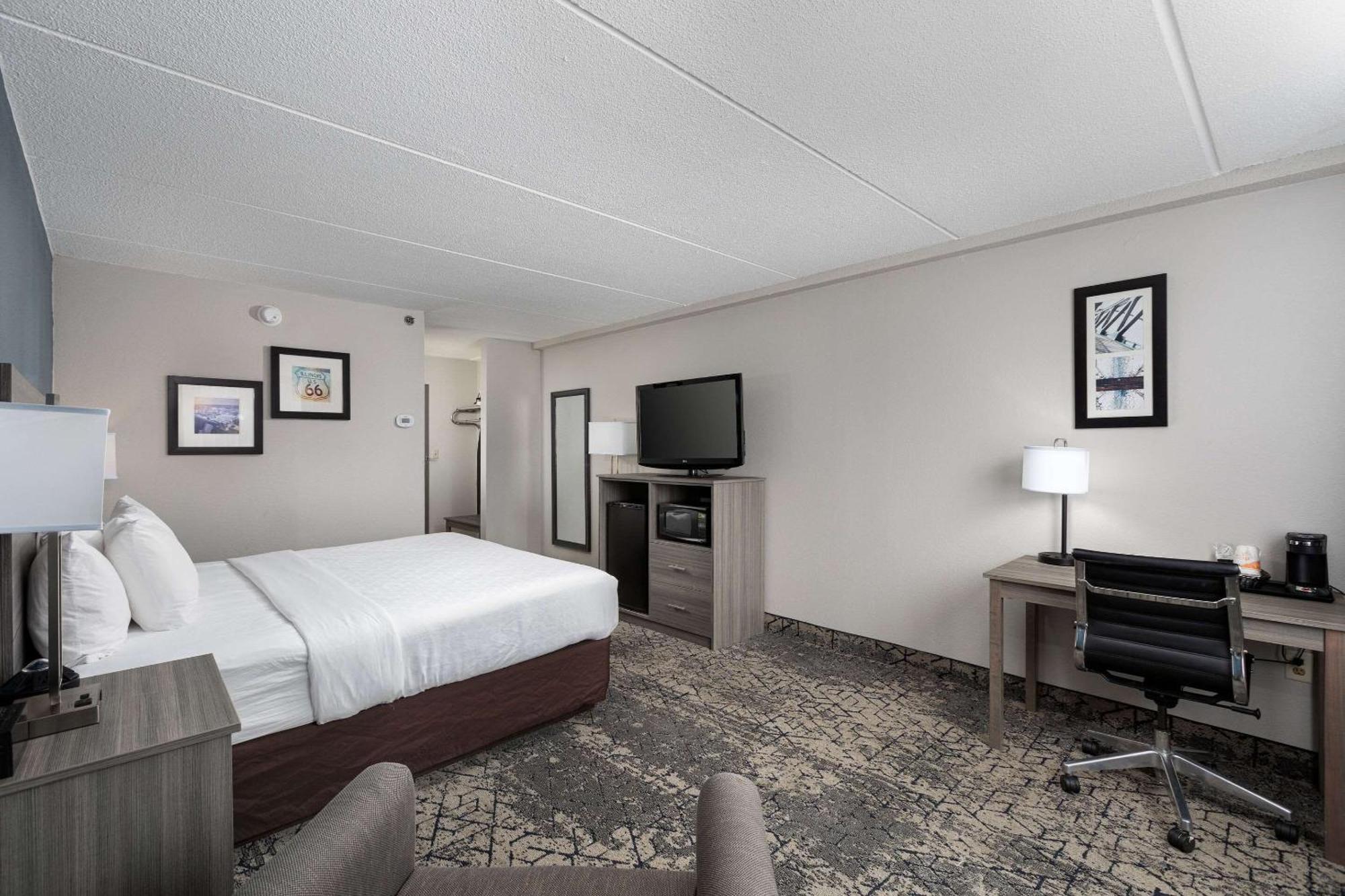 Clarion Hotel & Convention Center Joliet Extérieur photo
