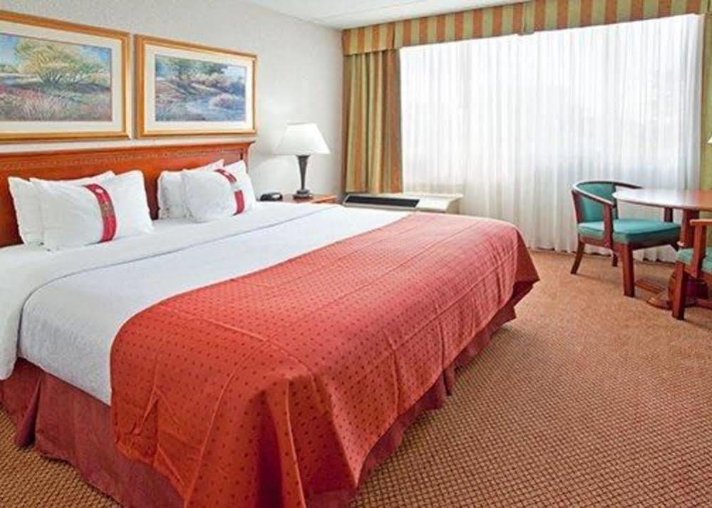 Clarion Hotel & Convention Center Joliet Extérieur photo